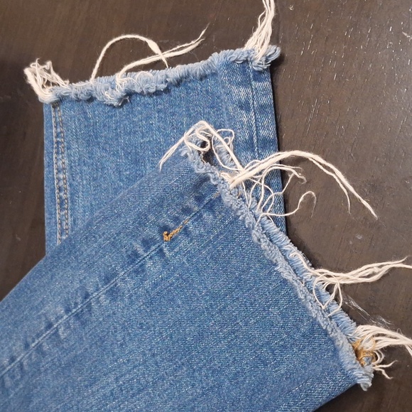 Anthrologie PILCRO Slim Straight Mid Wash Mid Rise Frayed Hem Jeans Size 26 - Picture 5 of 7